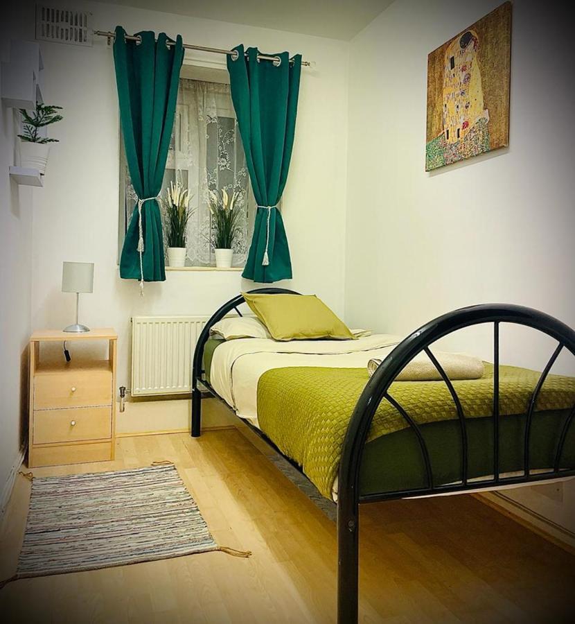 Cosy Flat Close To East Finchley Station ลอนดอน ภายนอก รูปภาพ