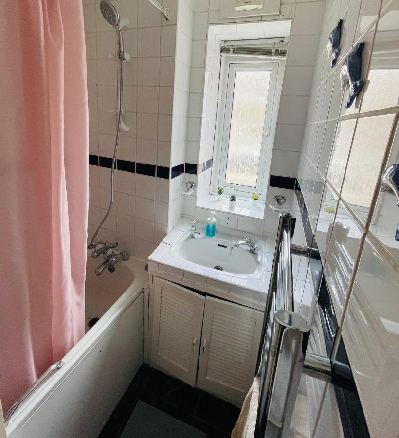 Cosy Flat Close To East Finchley Station ลอนดอน ภายนอก รูปภาพ